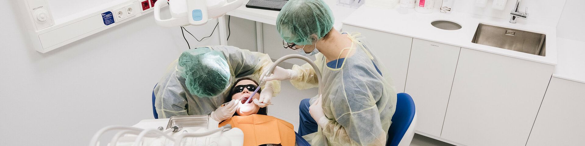 Autotransplantatsioon on peetunud või lõikunud hamba siirdamine sama inimese ühest suuõõne piirkonnast teise, kas lagunenud või puuduva hamba kohale